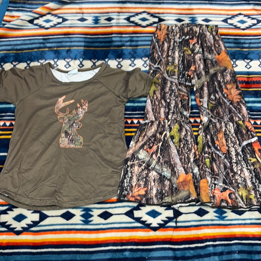 EUC Boutique girls deer hunting camouflage bell bottom pant set